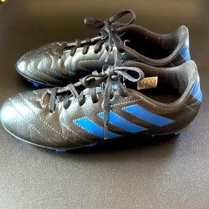 Like new Adidas soccer cleats